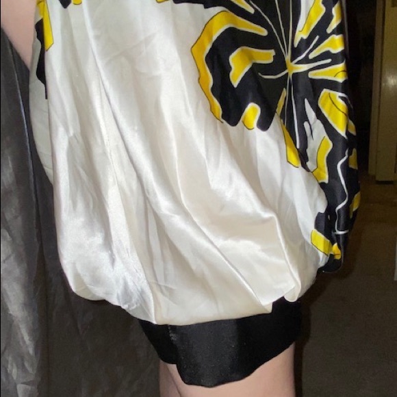 Gorgeous silk dress with beautiful detail - Picture 5 of 5